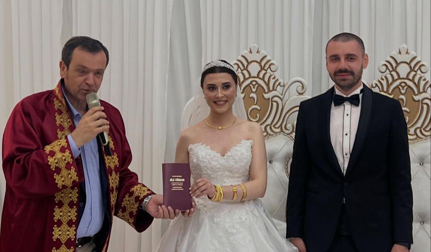 Başkan Özalp, Berna ve Ömercan’ı Nikahını Kıydı