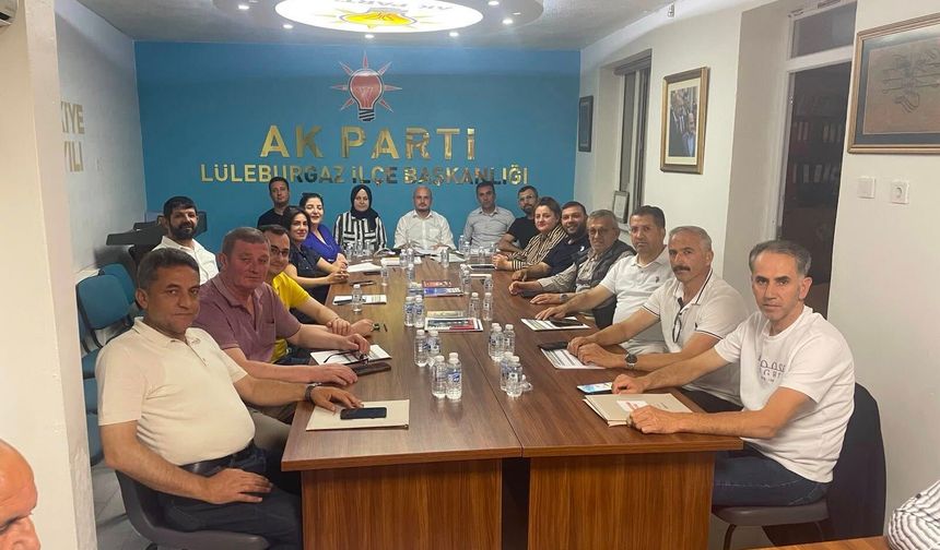 AK Parti Lüleburgaz Teşkilatı Haftalık Toplantısını Gerçekleştirdi