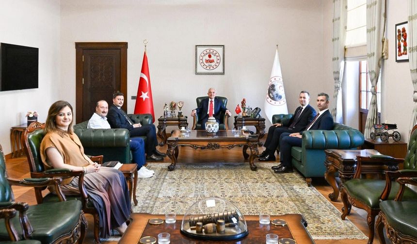 Vali Turan Misafirlerini Makamında Ağıladı