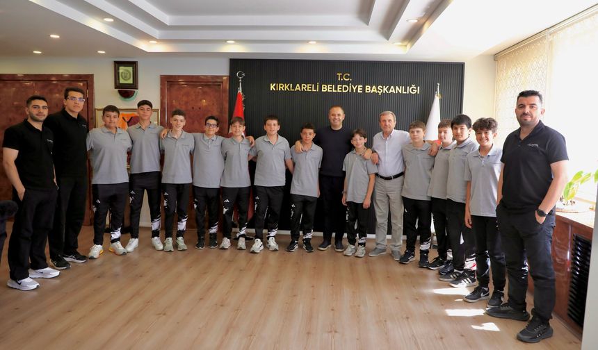 Türkiye 10’uncusu Voleybol Takımı Belediyede Ağırlandı