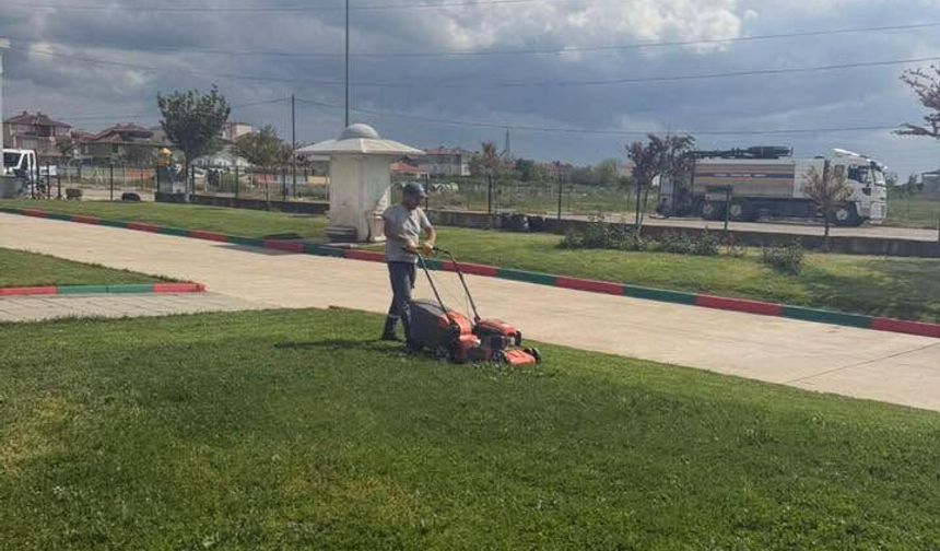 Büyükkarıştıran’da Yeşil Alanlar İçin Yoğun Mesai