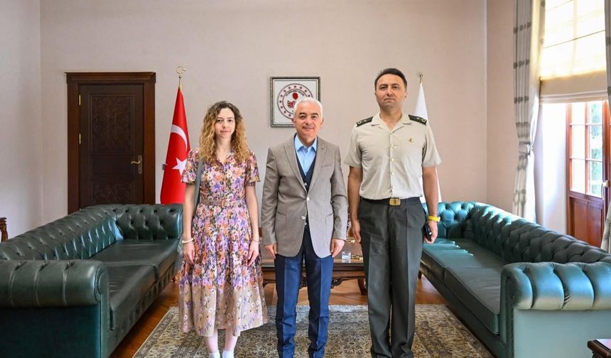 Özçiftçi Çiftinden Vali Turan’a Veda Ziyareti