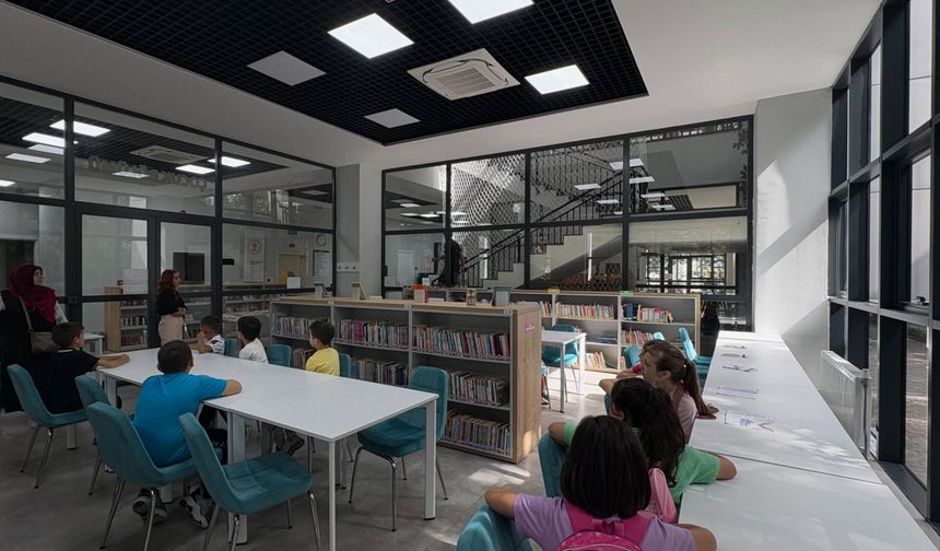 Sakızköy İlkokulu Öğrencilerinden Kütüphane Ziyareti