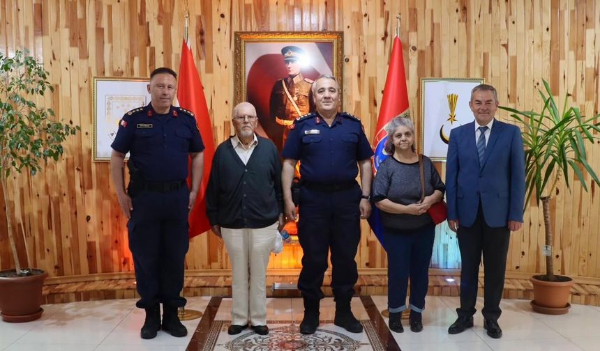 Çocuklar ve Büyüklerden Jandarma Komutanı Eskitürk’e Ziyaret