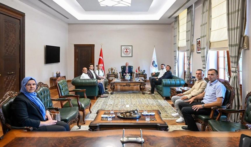Vali Turan Konuklarıyla Makamında Görüştü
