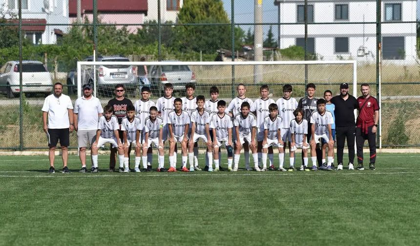 Lüleburgaz Atletik FK U-13’te Şampiyon Oldu