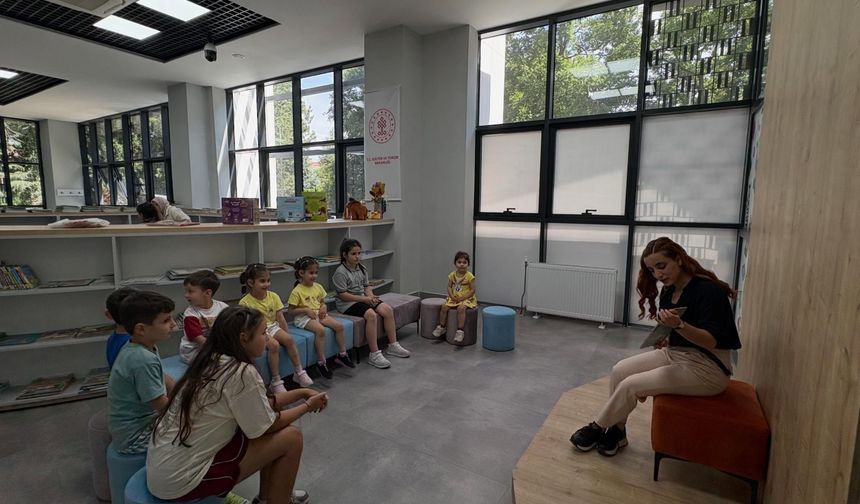 Kütüphanede Masal Saati Etkinliği Düzenlendi