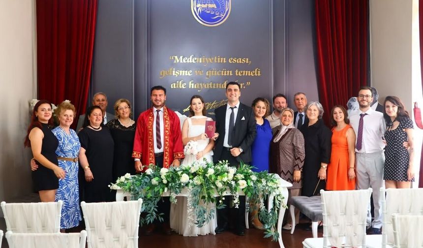 Başkan Yayla Demet ve Dorukan Çiftinin Nikâhını Kıydı
