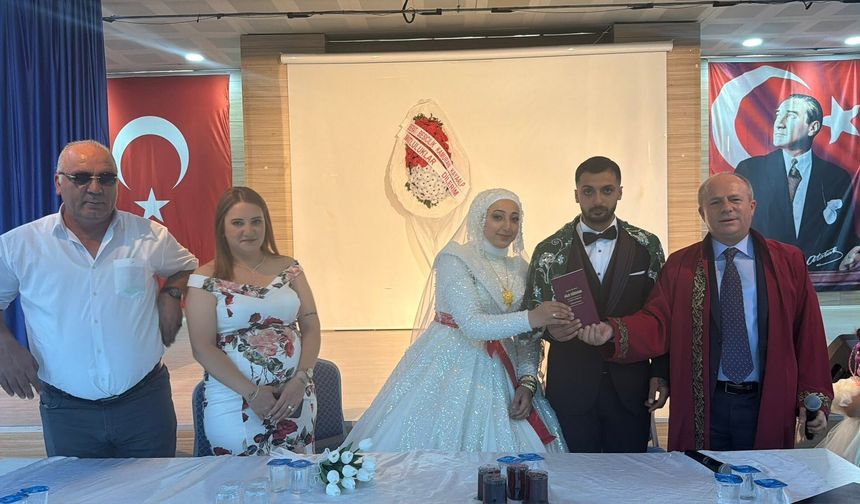 Başkan Çamlıca Genç Çiftin Nikahını Kıydı