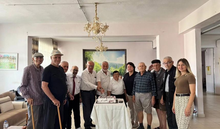 Lüleburgaz’da Huzurevinde Babalar Günü Kutlandı