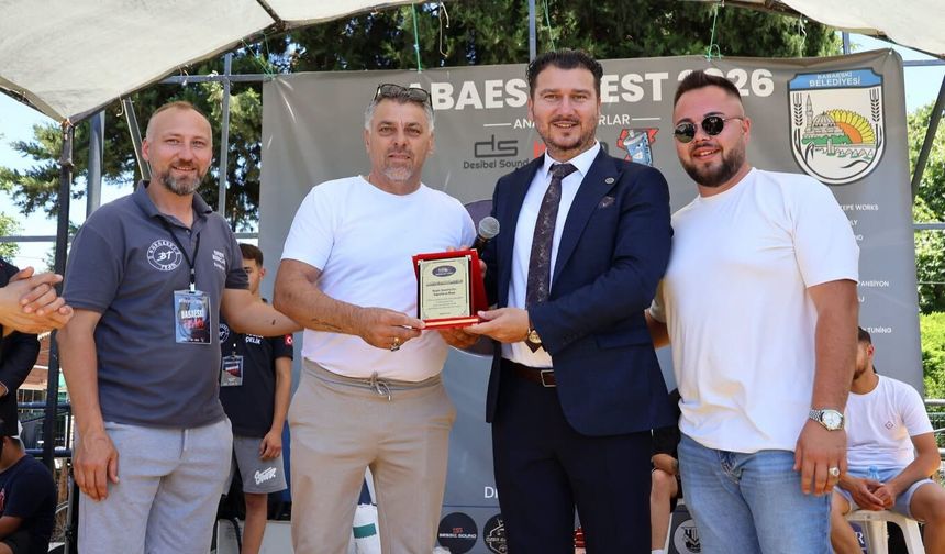 Modifiyeli Otomobil Festivali’nde Destekçilere Plaket Takdimi