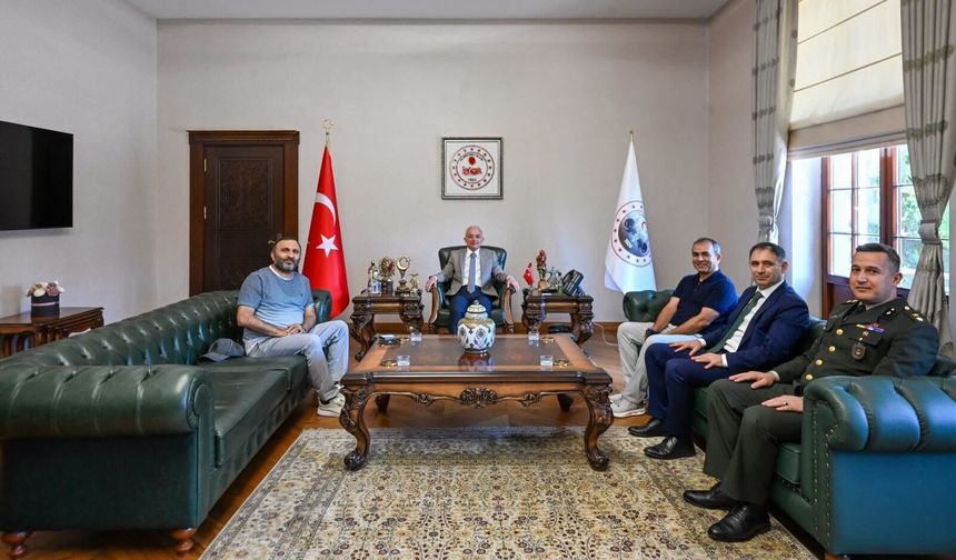 Vali Turan Konuklarını Makamında Ağırladı