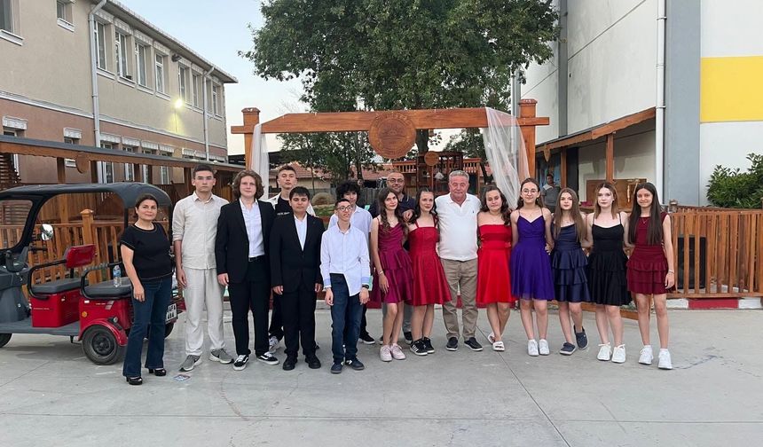 Başkan Özbay Mezuniyet Sevincine Ortak Oldu