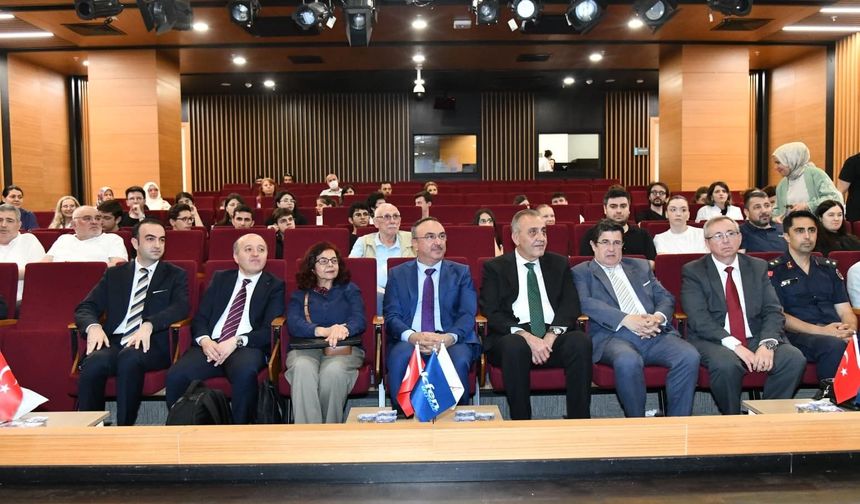"Tarihin İzinde Tekirdağ" konferansında kentin tarihi gelişimi, kültürel mirası ve stratejik önemi anlatıldı