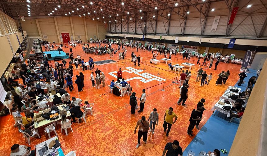 740 takım, 800 bin TL ödül: Teknoloji şöleninin heyecanı başladı