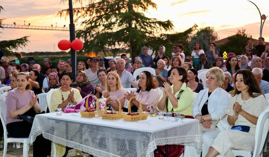 Özge Bulut Karahıdır Kiraz Şenlikleri’ne Katıldı