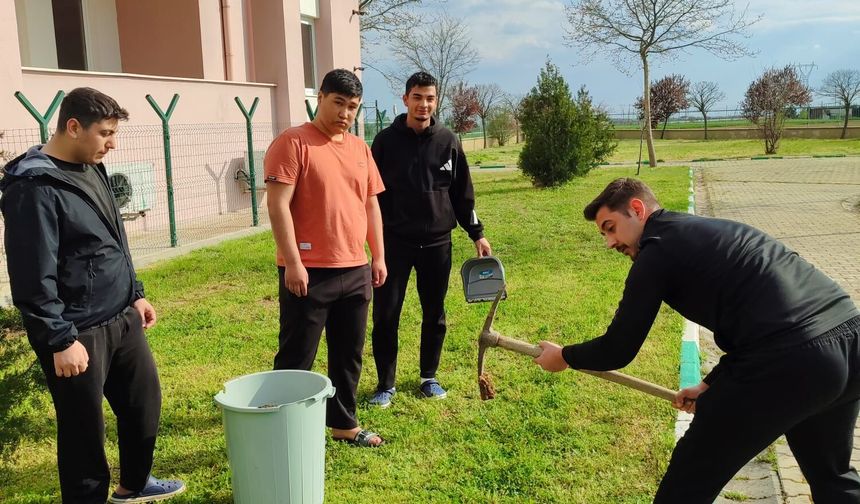 Şemseddin Sami Yurdu Öğrencilerinden Fidan Dikimi Etkinliği