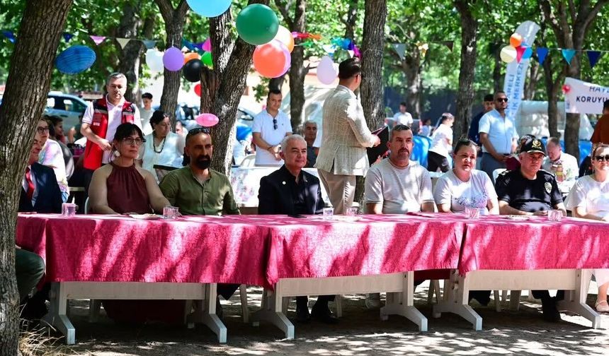 Vali Turan Koruyucu Aileler ve Çocuklarla Buluştu