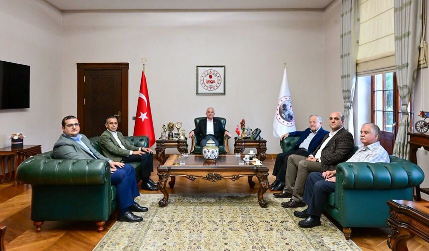 Vali Turan Konuklarını Makamında Ağırladı