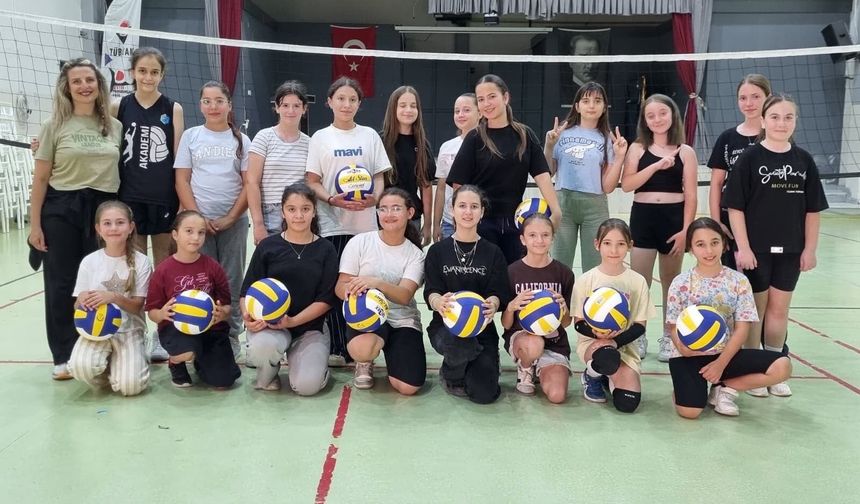 Evrensekiz Evrenspor'da Kız Voleybol Yaz Okulu Başladı