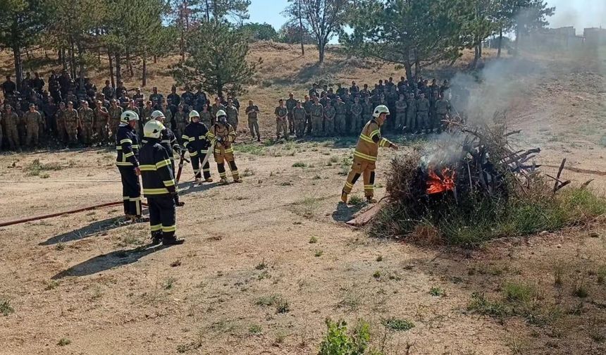 İtfaiyeden Askeri Personele Yangın Tatbikatı