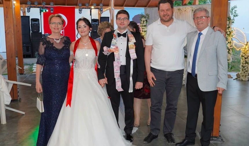 Başkan Talay Aylin ve Uras Uygar’ın Düğününe Katıldı