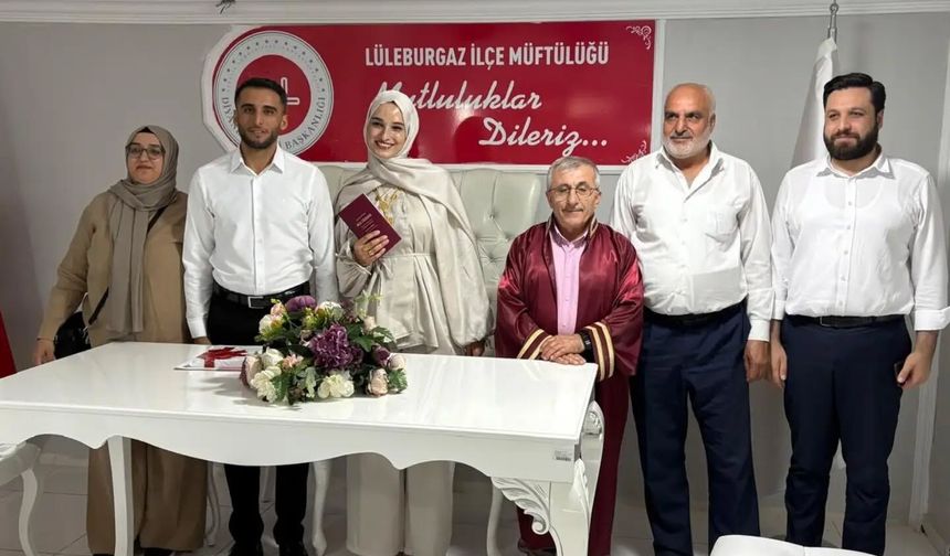 Müftülükte İki Çiftin Nikâhı Kıyıldı