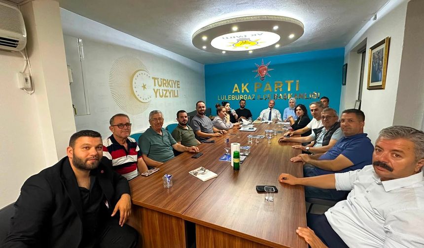 AK Parti Lüleburgaz İlçe Yönetimi Haftalık Toplantısını Gerçekleştirdi