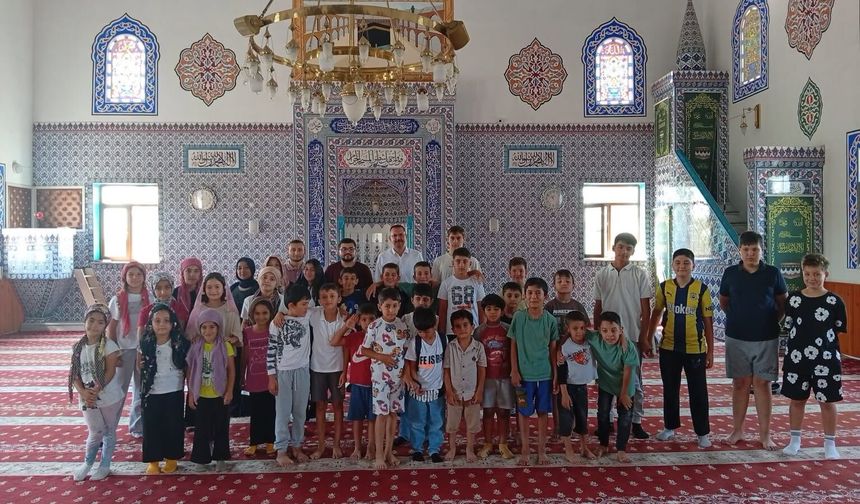 Kaymakam Özderin'den Yaz Kur'an Kursuna Ziyaret