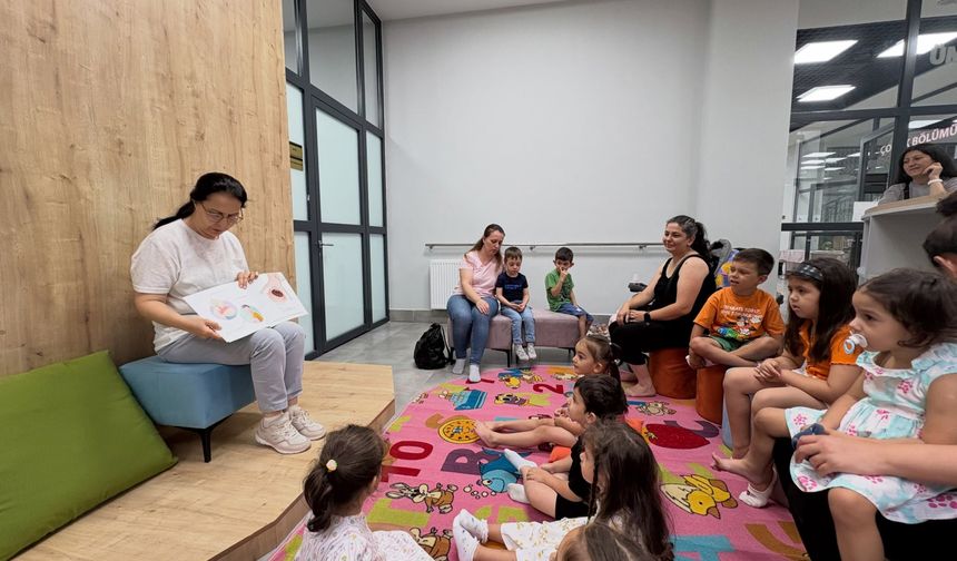 Minikler Kütüphanede İlk Masallarıyla Buluştu