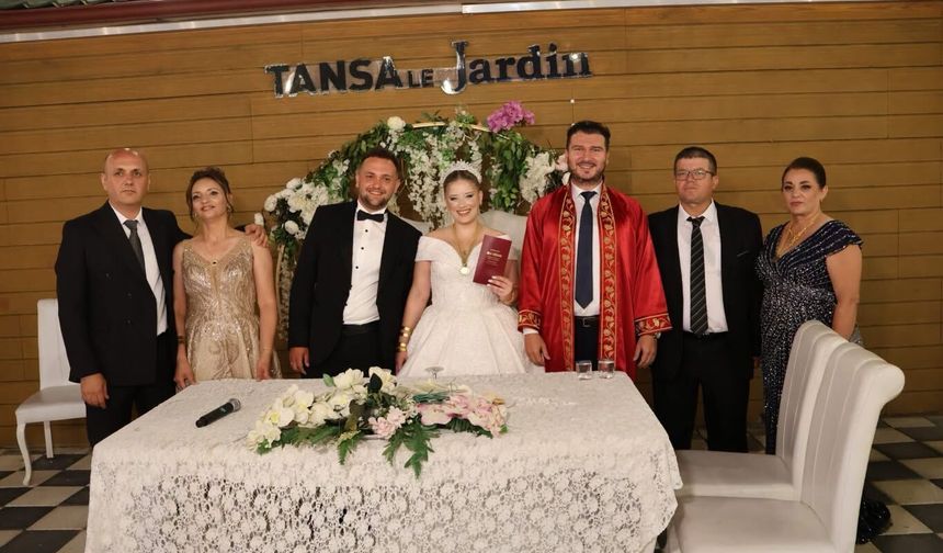 Başkan Yayla Beyza ve Adil Çiftinin Nikâhını Kıydı