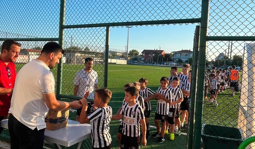 Yaz Okulunda Çocuklara Dondurma Sürprizi