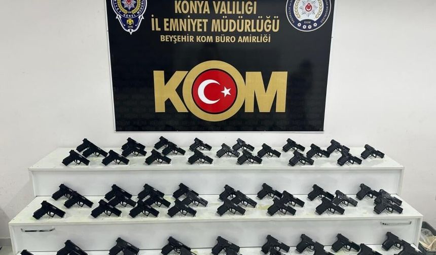 Durdurulan araçta 70 adet kaçak tabanca bulundu