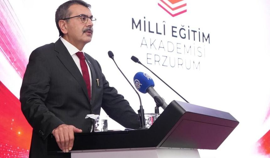 Bakan Tekin: "Hayatın çok hızlı değiştiği bir dönemi yaşıyoruz"