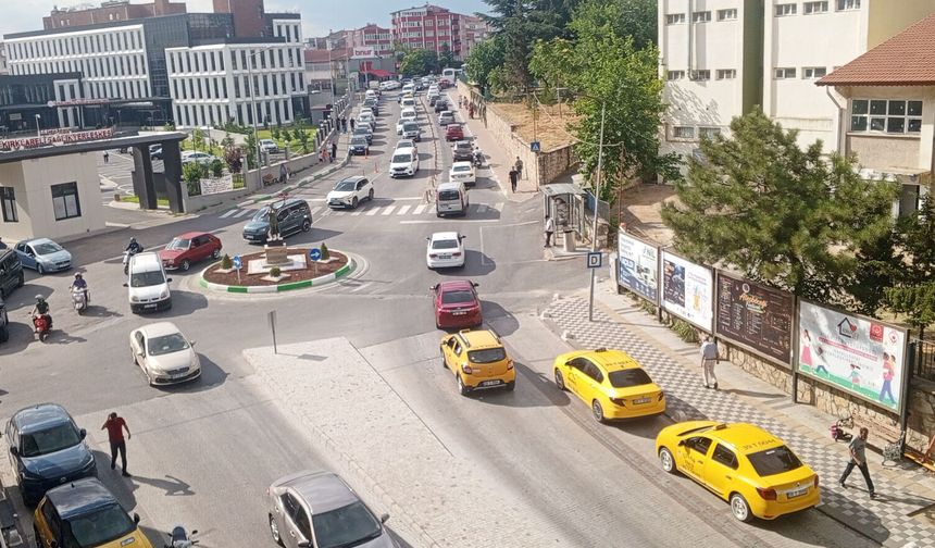 Altyapı Çalışmaları Trafiği Etkiliyor: Sürücülere Alternatif Güzergâh Uyarısı