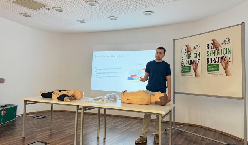 Babaeski Devlet Hastanesi'nde CPR Eğitimi Düzenlendi