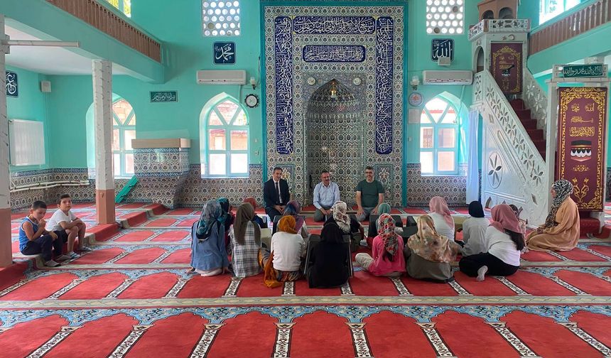 Kaymakam Özderin’den Yaz Kur’an Kursuna Ziyaret