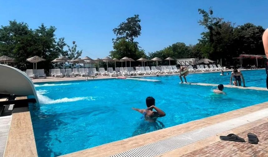Çocuklar Yazın Tadını Aqua Park ve Denizde Çıkardı