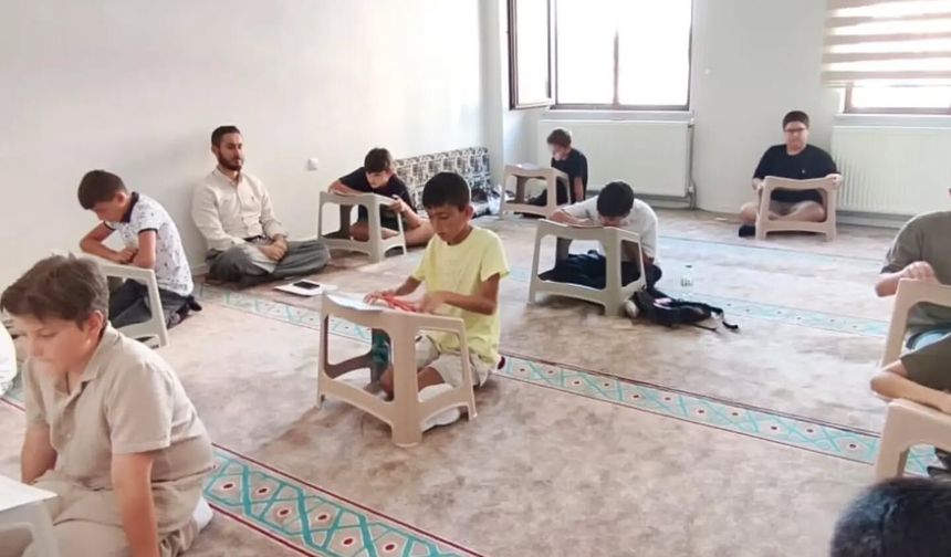 Lüleburgaz’da Yaz Kur’an Kursları Bilgi Yarışması Düzenlendi