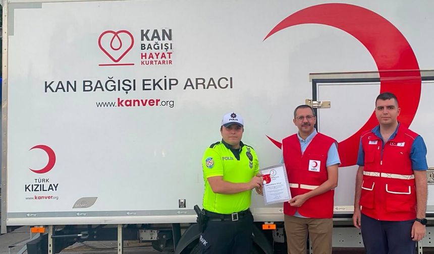 Kaymakam Özderin, 25. Kez Kan Bağışlayan Çetin’e Madalyasını Takdim Etti