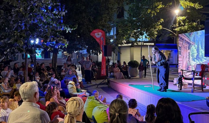 Lüleburgaz’da Masal Gecesi Tarihi Çınar Altında Buluştu