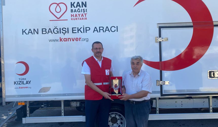 52. Kez Kan Bağışında Bulunan Küntaş’a Anlamlı Plaket