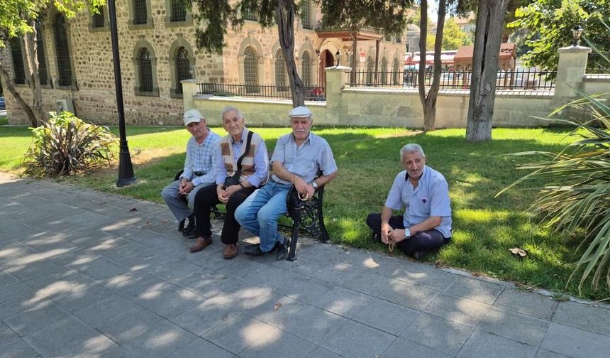 Tekirdağ'da sıcak hava bunaltıyor: Vatandaşlar gölgelik alanlara akın etti