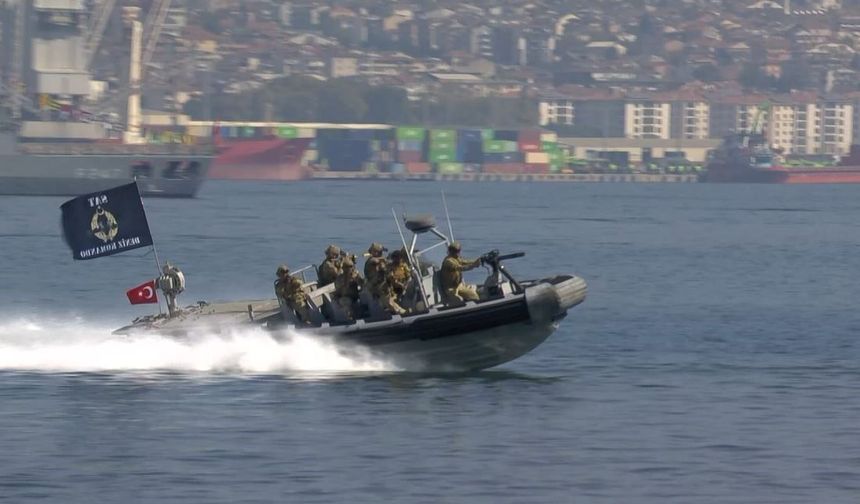 TEKNOFEST Mavi Vatan’da SAS ve SAT komandolarından nefes kesen gösteri