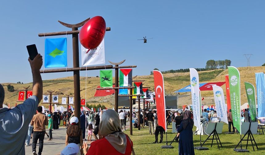 Ahlat semalarında Çelik Kanatlar şovu: Nefes kesen gösteri