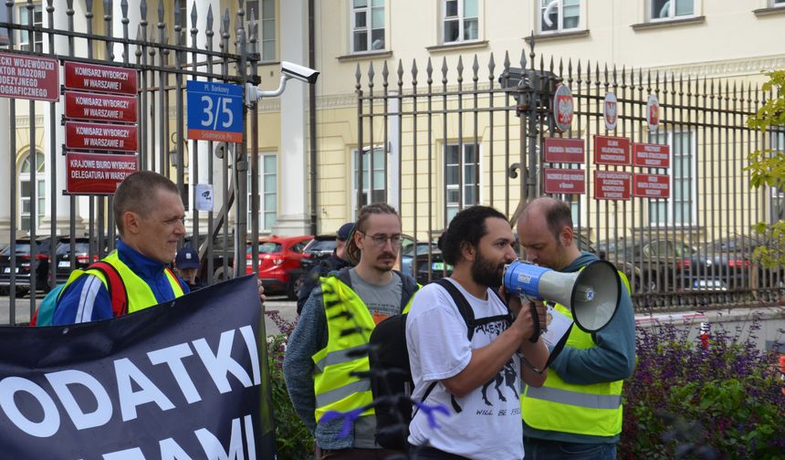 Polonya'daki göçmenlerden uzayan ikamet işlemlerine karşı ilk protesto