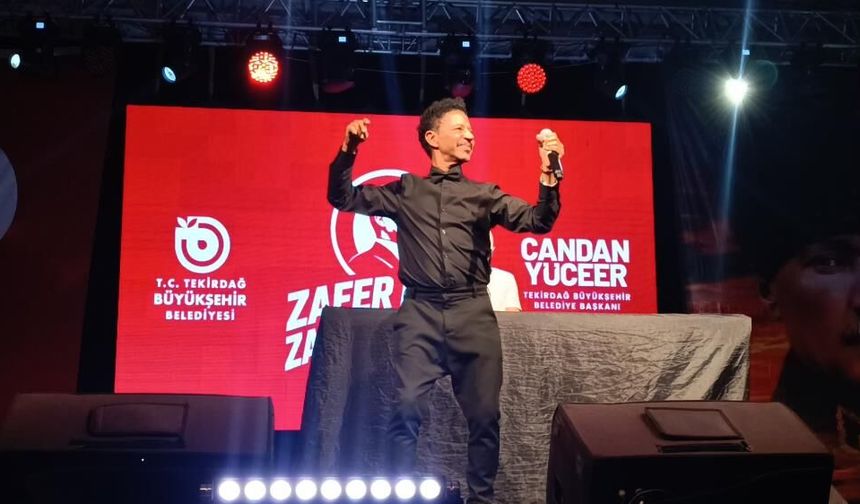 Tekirdağ'da binlerce kişi 90'ların şarkılarıyla coştu