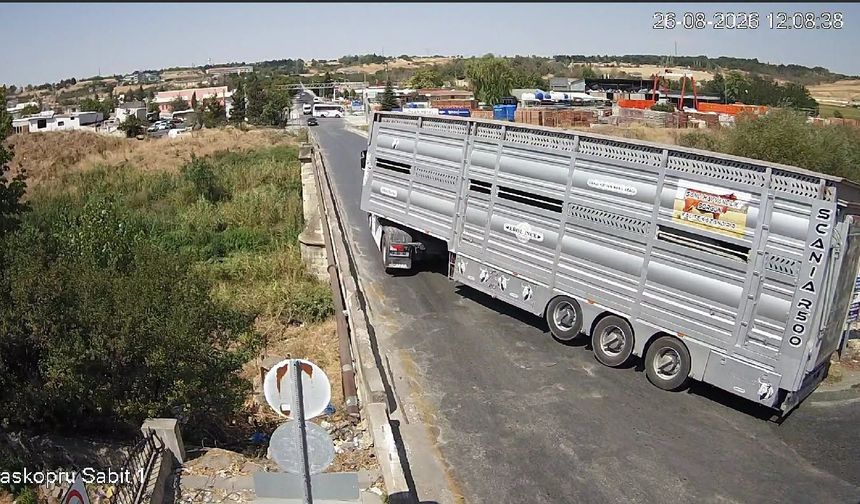 TARİHİ KÖPRÜYE ZARAR VERDİ