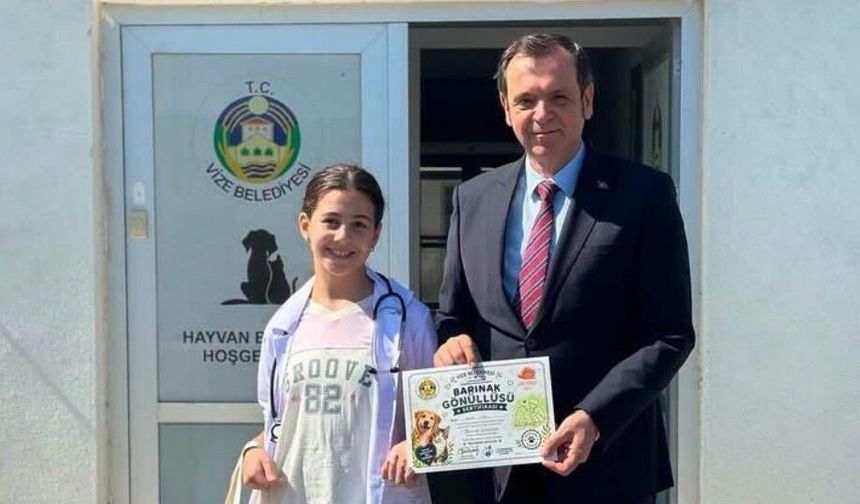 10 Yaşındaki Asya, Barınak Gönüllüsü Oldu