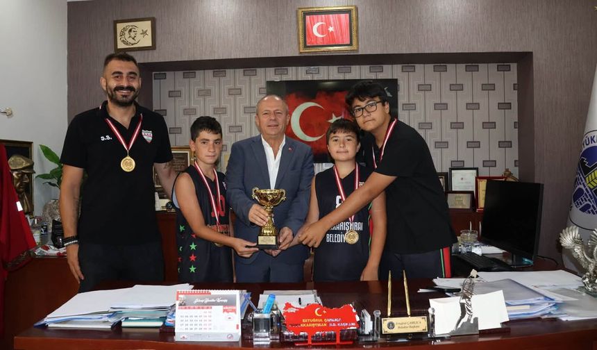 Büyükkarıştıranlı Sporculardan Çamlıca’ya Kupa Ziyareti